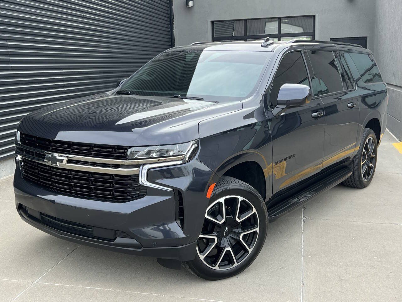Used 2023 Chevrolet Suburban RST w/ Sport Performance Package AWD/4WD image 2