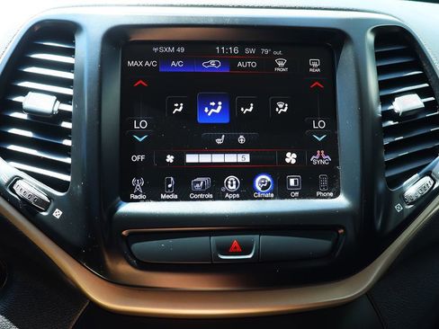 Used 2017 Jeep Cherokee Latitude w/ Comfort/Convenience Group image 51