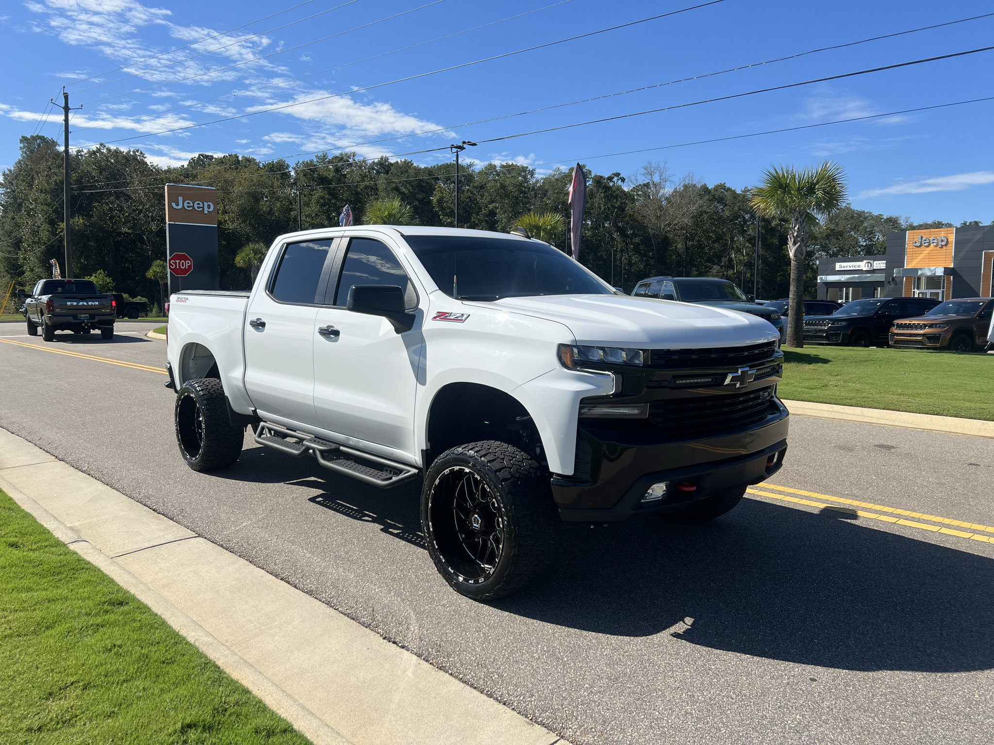 Used 2021 Chevrolet Silverado 1500 LT Trail Boss w/ Convenience Package II AWD/4WD image 1