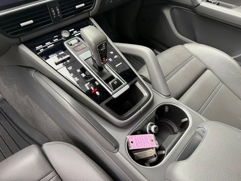 Certified 2023 Porsche Cayenne Platinum Edition AWD/4WD image 23