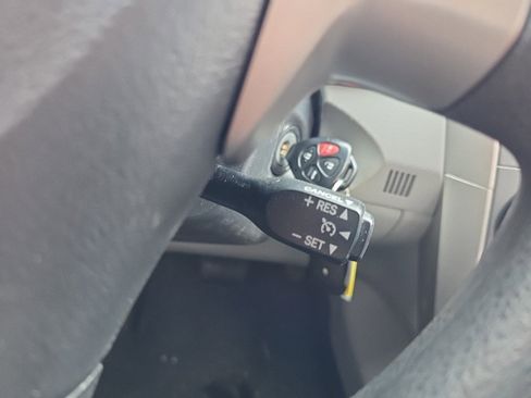 Used 2013 Toyota Corolla LE image 21