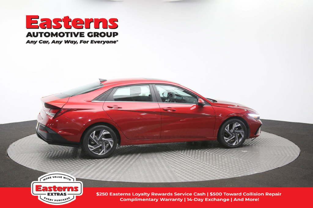 Used 2025 Hyundai Elantra SEL FWD image 46