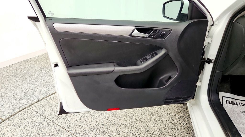 Used 2018 Volkswagen Jetta SE FWD image 11