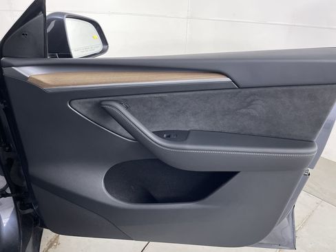 Used 2023 Tesla Model Y Long Range AWD/4WD image 23