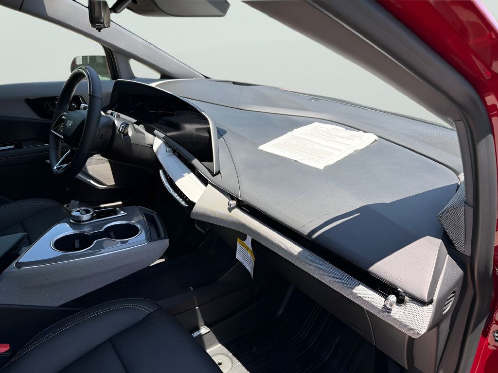 Certified 2025 Cadillac Optiq Sport 2 w/ LPO, Floor Liner Package AWD/4WD image 47
