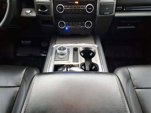 Used 2021 Ford Expedition XLT image 11