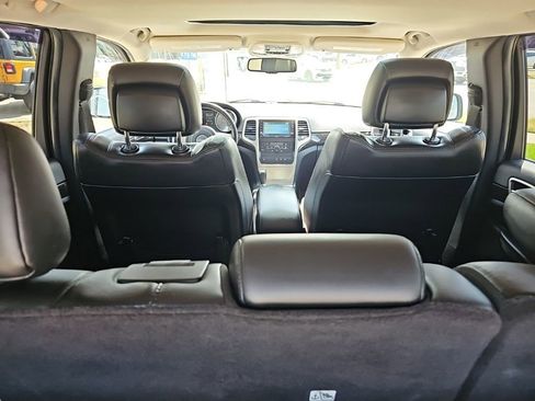 Used 2011 Jeep Grand Cherokee Laredo AWD/4WD image 22