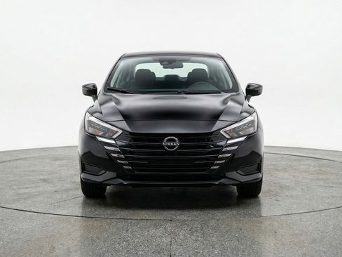 Used 2025 Nissan Versa SV image 2