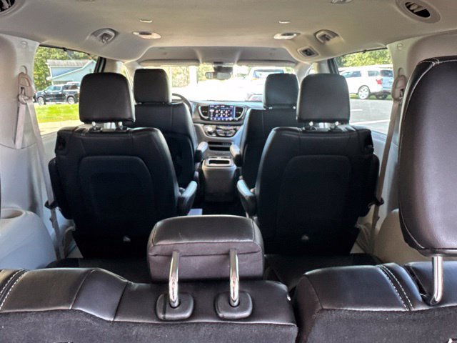 Used 2023 Chrysler Pacifica Touring-L FWD image 35