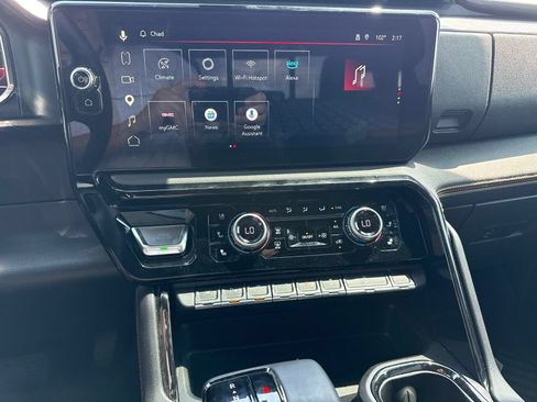 Used 2025 GMC Sierra 1500 AT4 w/ AT4 Premium Package AWD/4WD image 17
