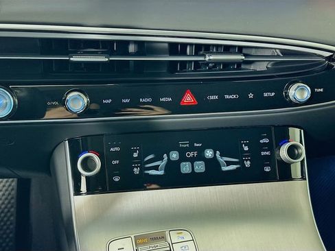New 2026 Genesis GV70 2.5T Advanced AWD/4WD image 14