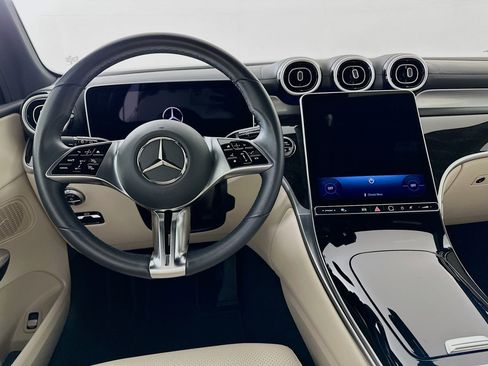 Used 2025 Mercedes-Benz GLC 300 4MATIC image 23