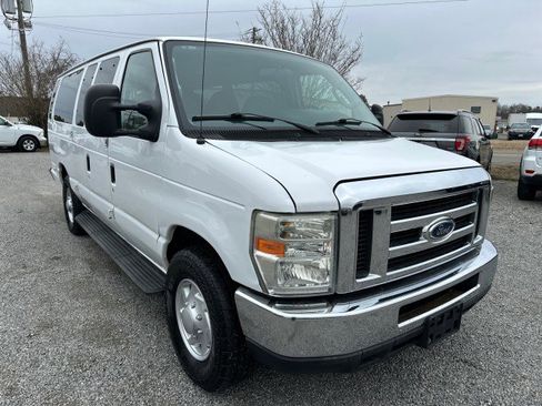 Used 2010 Ford E-350 and Econoline 350 XLT image 4