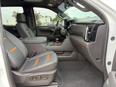 Used 2025 GMC Sierra 1500 AT4 w/ AT4 Premium Package AWD/4WD image 34