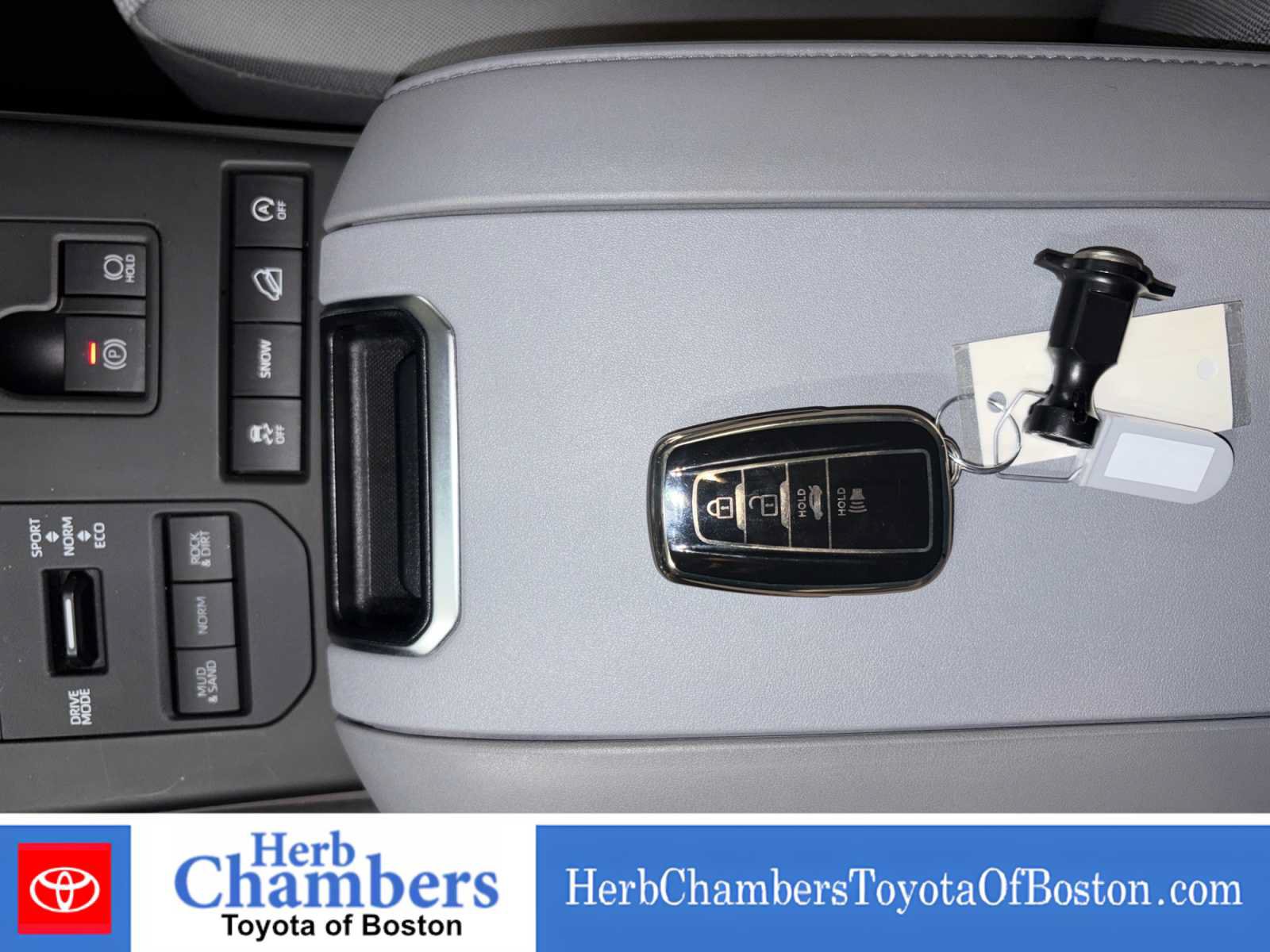 Used 2022 Toyota Highlander LE AWD/4WD image 12