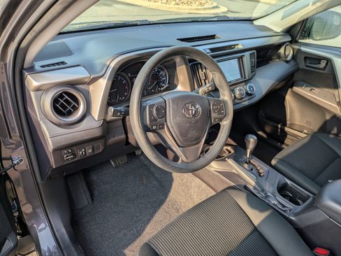 Used 2017 Toyota RAV4 LE FWD image 14