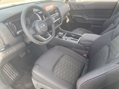 New 2025 Nissan Pathfinder SV w/ SV Premium Package image 19