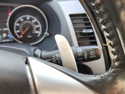 Used 2012 Mitsubishi Outlander GT FWD image 9