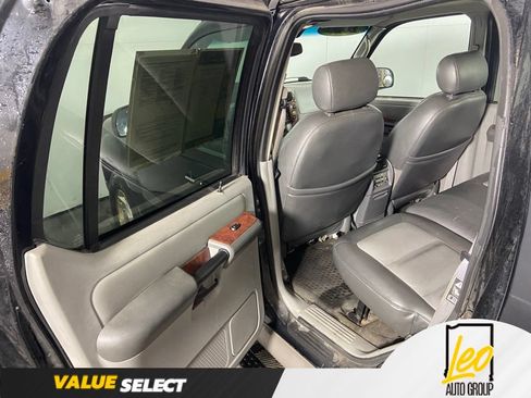 Used 2003 Ford Explorer Sport Trac XLS AWD/4WD image 19