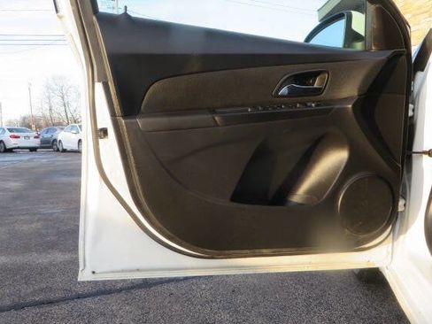 Used 2016 Chevrolet Cruze LT image 35