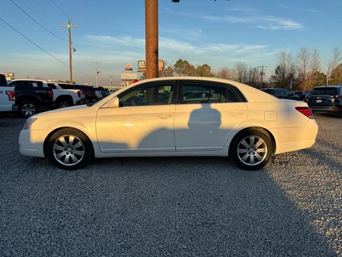Used 2005 Toyota Avalon XL image 2