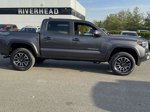 Used 2023 Toyota Tacoma TRD Sport AWD/4WD image 3