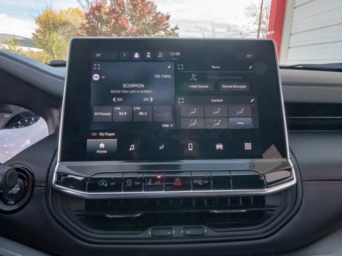 Used 2023 Jeep Compass Trailhawk image 18