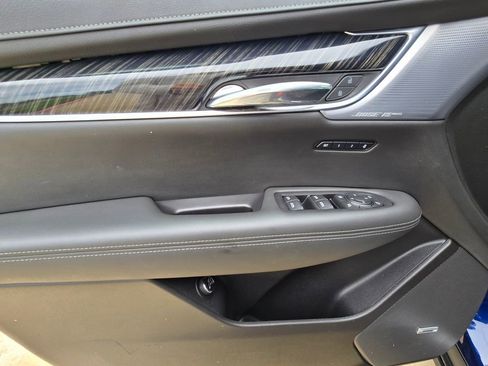 Used 2024 Cadillac XT6 Premium Luxury image 14