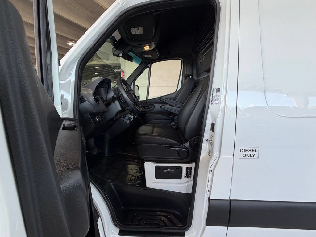 Used 2025 Mercedes-Benz Sprinter 2500 image 16