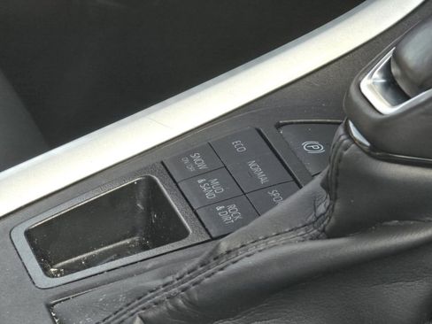 Used 2025 Toyota RAV4 XLE Premium image 18