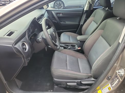 Used 2017 Toyota Corolla LE w/ LE Premium Package w/Moonroof FWD image 21