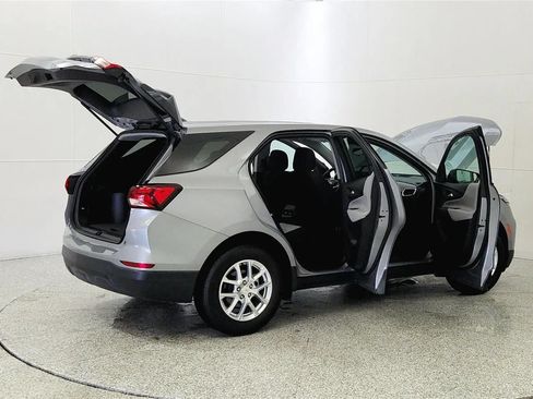 Used 2024 Chevrolet Equinox LS w/ LS Convenience Package FWD image 12