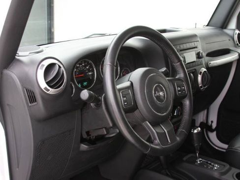 Used 2016 Jeep Wrangler Sahara AWD/4WD image 26