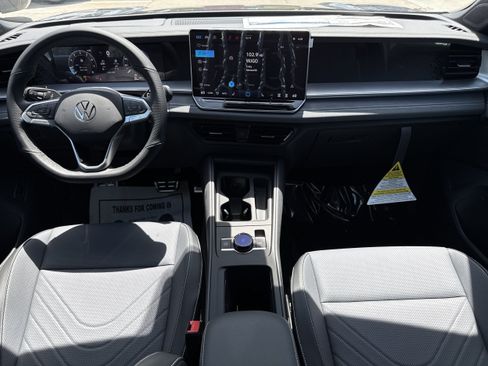 New 2026 Volkswagen Tiguan SE R-Line FWD image 13