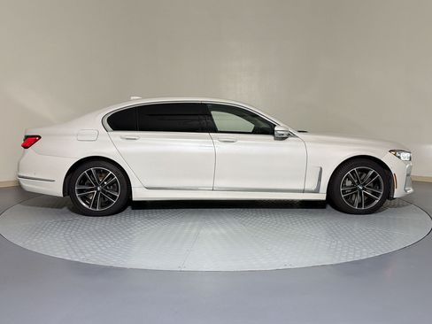 Used 2022 BMW 750i xDrive AWD/4WD image 8