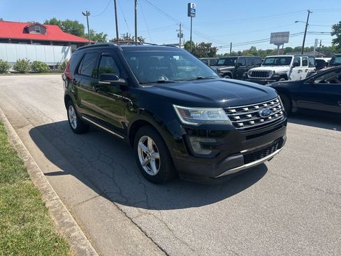 Used 2016 Ford Explorer XLT w/ Equipment Group 202A AWD/4WD image 2