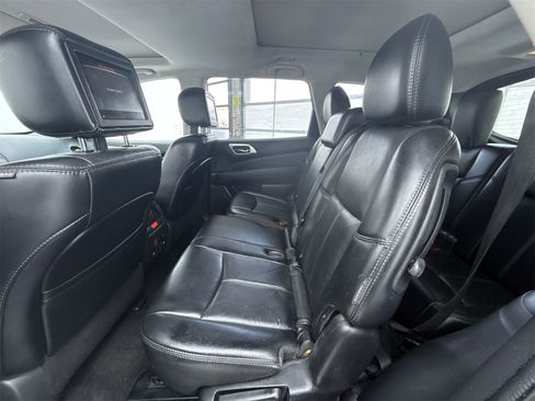 Used 2018 Nissan Pathfinder Platinum image 38