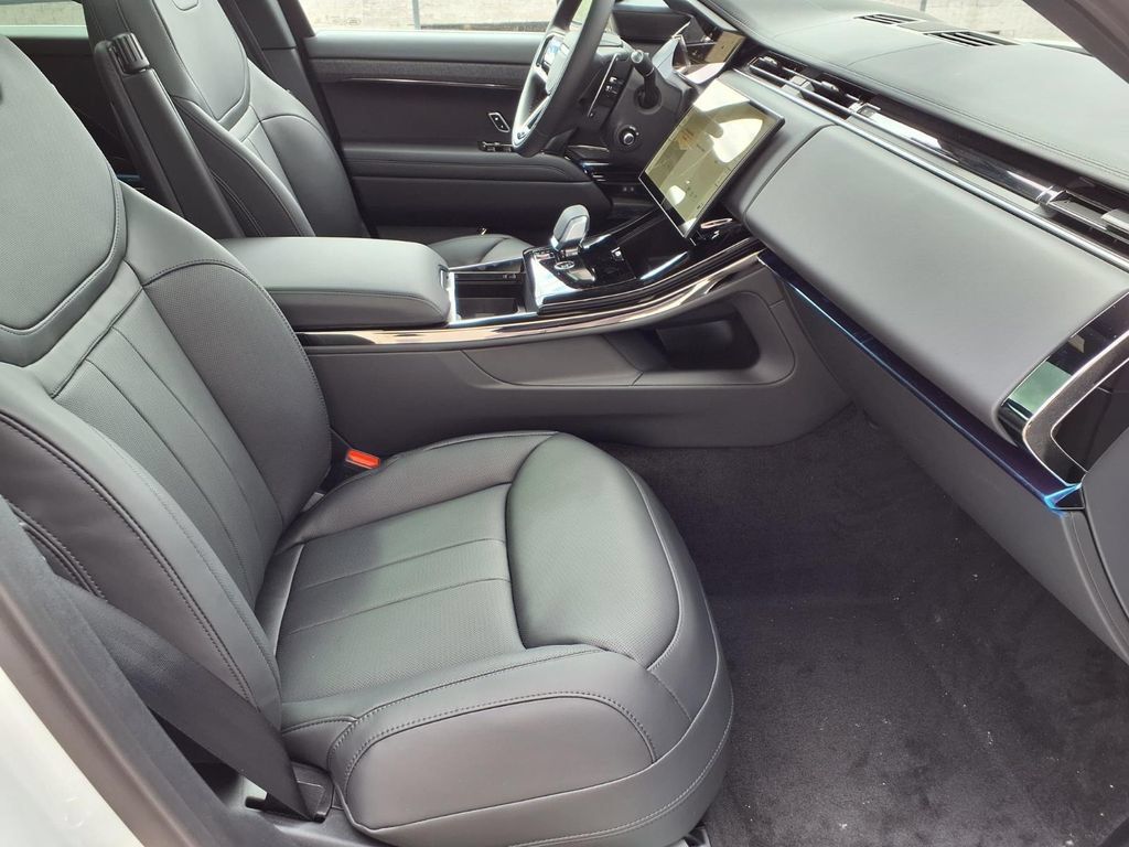 New 2026 Land Rover Range Rover Sport Dynamic SE AWD/4WD image 7