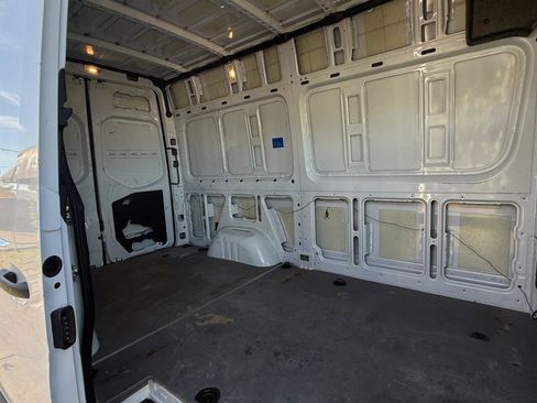 Used 2022 Mercedes-Benz Sprinter 2500 image 15