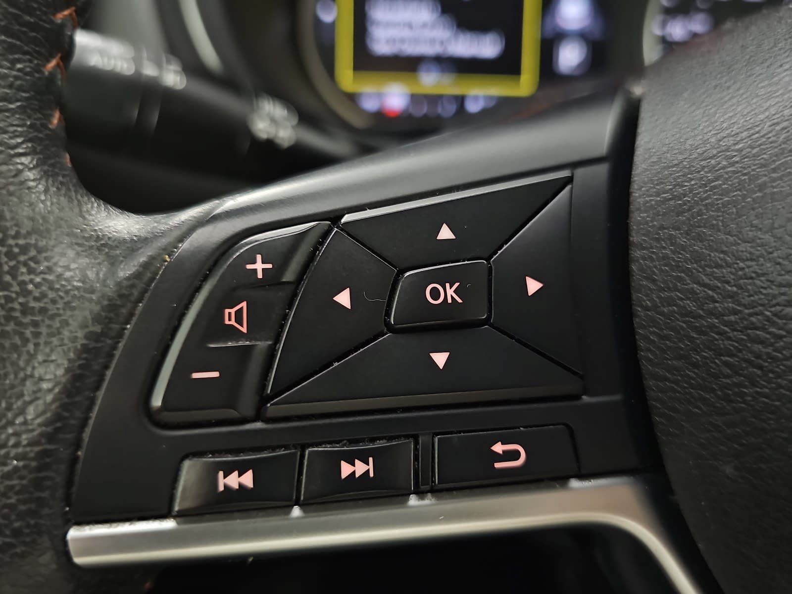 Used 2020 Nissan Kicks SR w/ SR Premium Package FWD image 15
