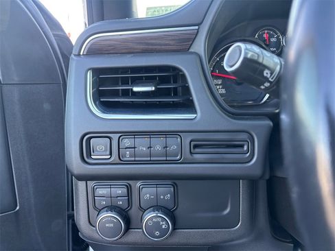 Used 2021 Chevrolet Suburban Z71 image 20