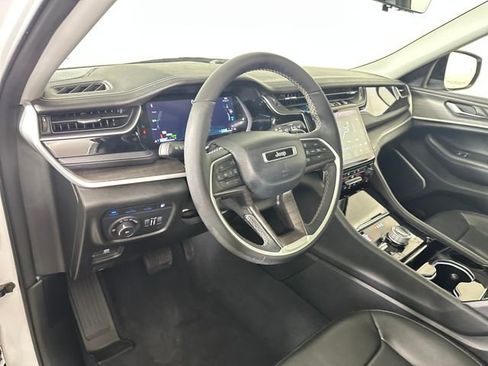 Used 2023 Jeep Grand Cherokee 4WD 4xe w/ Luxury Tech Group II image 13