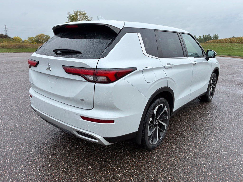Used 2023 Mitsubishi Outlander ES AWD/4WD image 8