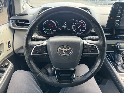 Used 2021 Toyota Sienna Limited FWD image 14