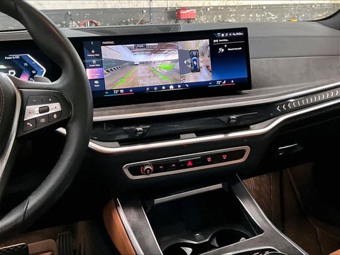 Certified 2024 BMW X5 xDrive40i w/ Premium Package image 8