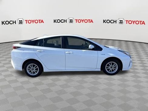 Used 2018 Toyota Prius Two image 8