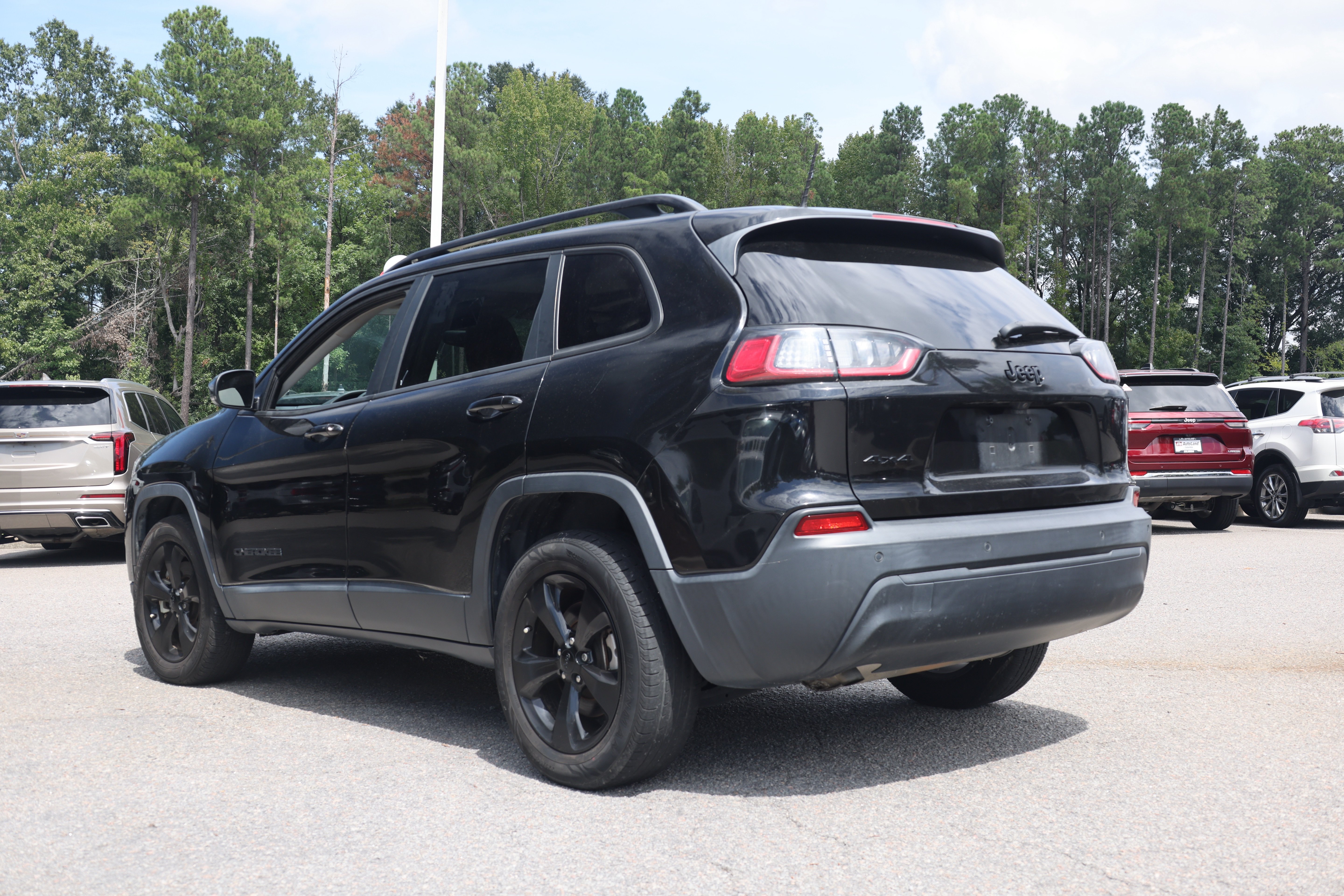 Used 2021 Jeep Cherokee Latitude Plus w/ Sun & Sound Group AWD/4WD image 3
