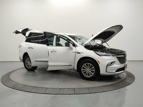 Used 2023 Buick Enclave Essence AWD/4WD image 10