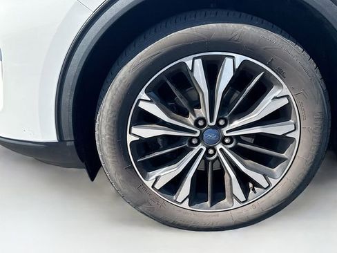 Used 2022 Ford Escape SE w/ SE Sport Appearance Package image 26