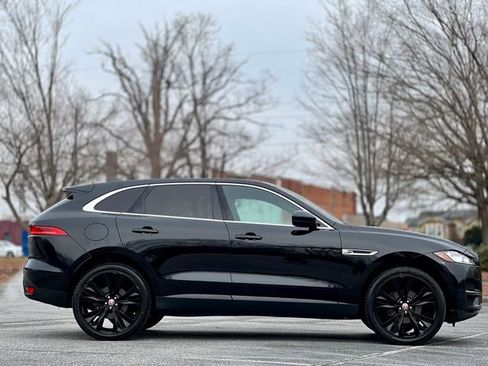 Used 2020 Jaguar F-PACE Premium image 4